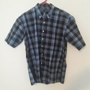 Dividali mens medium dress shirt w/blues and light gold pattern,button up